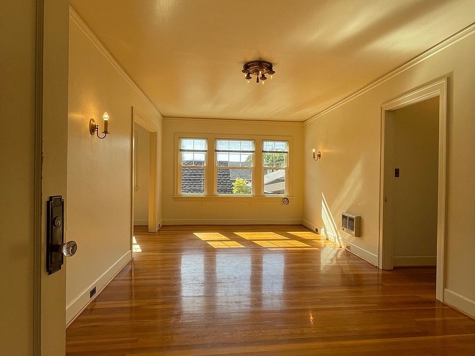 1st image of 3652 SE Stark St #24
