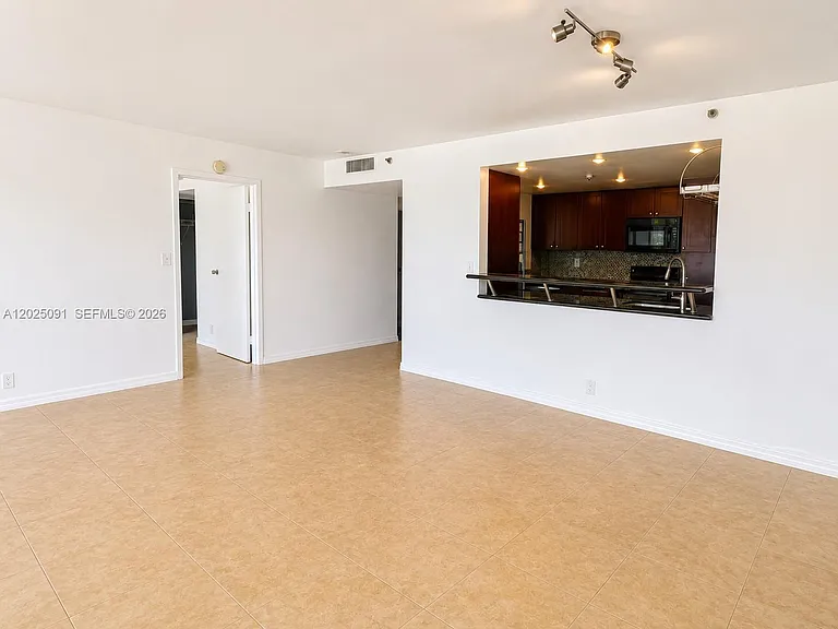 7601 E Treasure Dr #622 — Photo 12