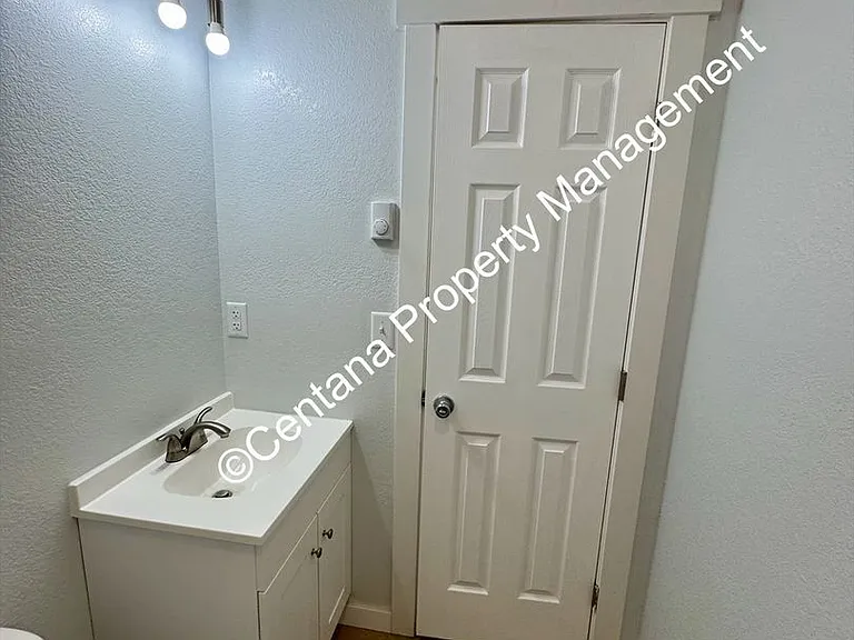 3712-3714 S. Wyoming St — Photo 9