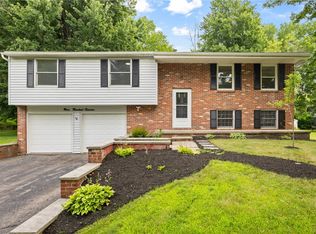 911 Copperkettle Rd, Webster, NY 14580