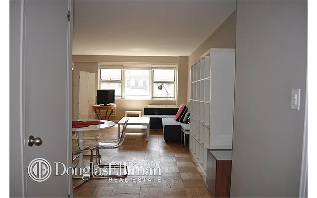 Rented by Douglas Elliman | media 20