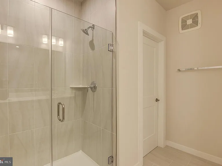 43798 Middleway Ter — Photo 15