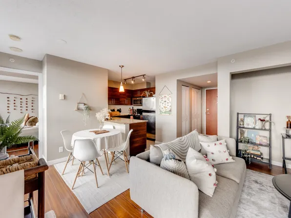 814 Royal Ave #1002, New Westminster, BC V3M 1J9