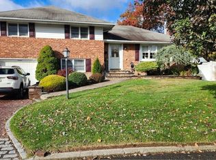 16 Grover Ln, East Northport, NY 11731