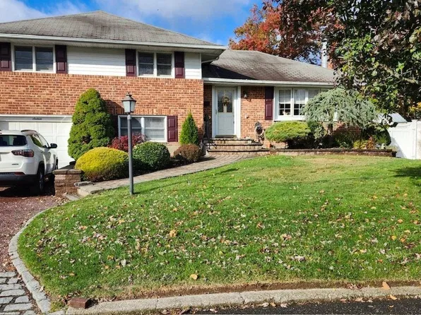 16 Grover Lane, East Northport, NY 11731