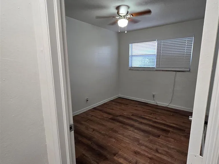 20 NW 7th Ave #6 — Photo 12