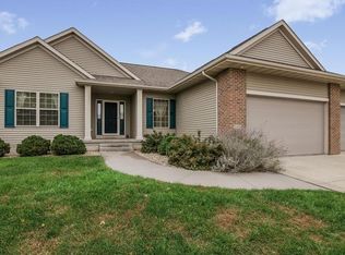 109 Sandy Ridge Ct, Hiawatha, IA 52233