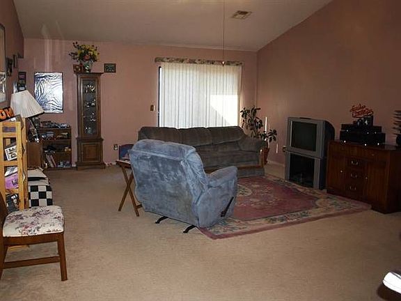 3rd image of 4012 SW Hickory Ln