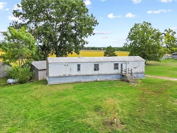 413 SE 4th St, Hardin, MO 64035