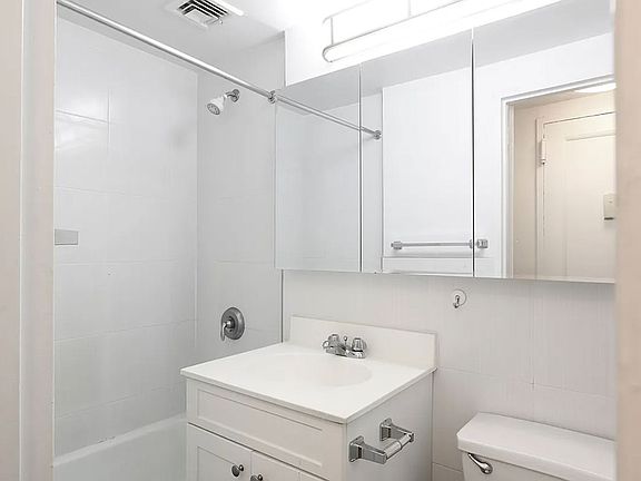 5th image of 228 E 81st St APT 1C