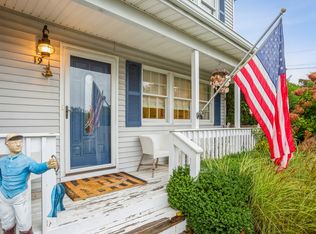 19 Magee Dr, Southampton, NY 11968