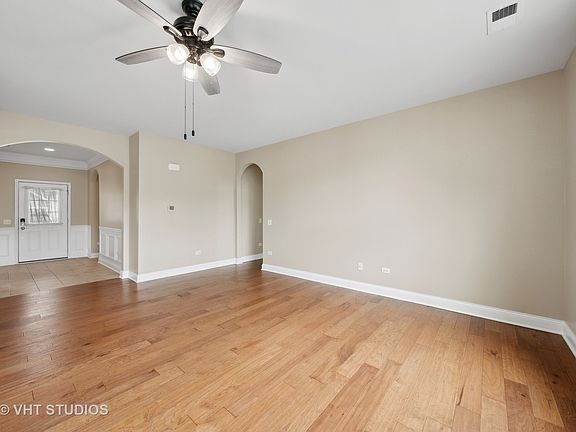 5th image of 624 Pleasant Dr