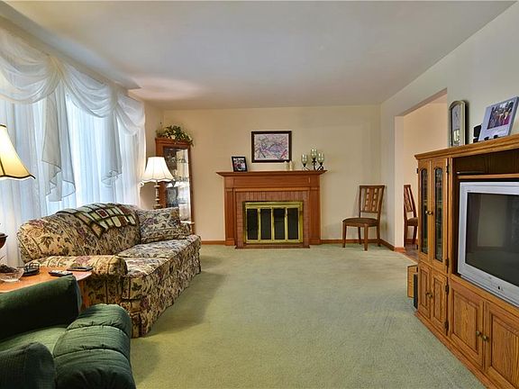 3rd image of 894 Forestridge Dr