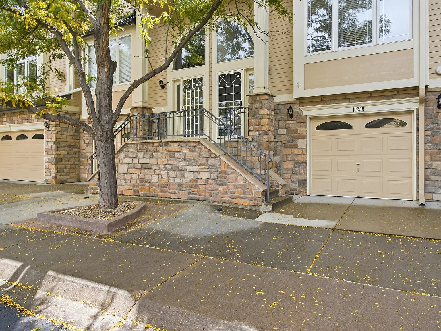 2 bed, 2.5 bath, 2001 sqft, $2,850 — Photo 3