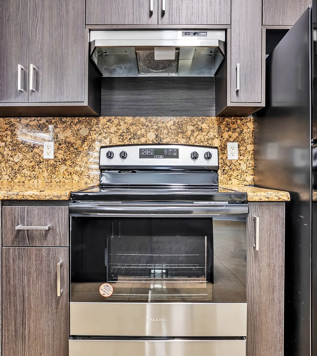 3 bed, 1300 sqft, $2,500 — Photo 4