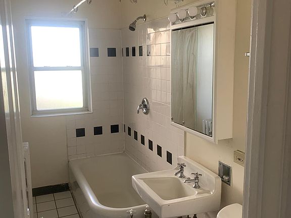 5th image of 902 S Cuyler Ave #2