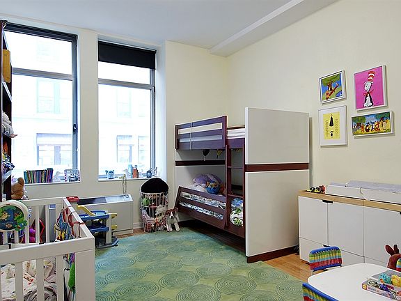 4th image of 252 7th Ave APT 4G