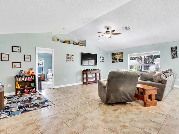2nd image of 594 SW Ester Avenue