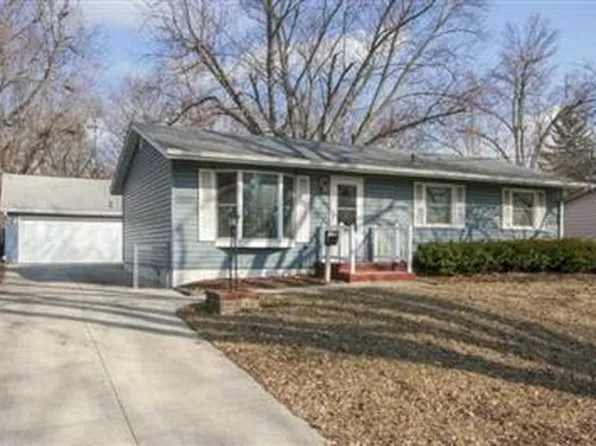 3613 E 38th Ct, Des Moines, IA 50317