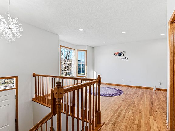 3rd image of 727 2nd St NE