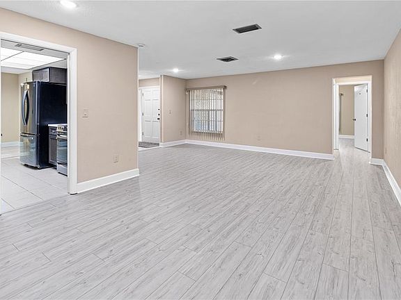 4th image of 1929 Valencia Way