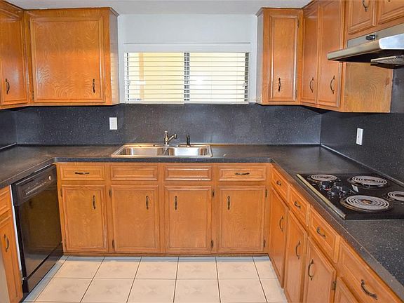 3rd image of 15818 Dunmoor Dr