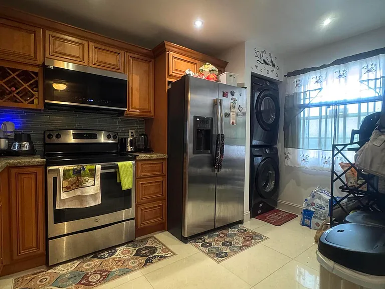 6575 W Oakland Park Blvd — Photo 2