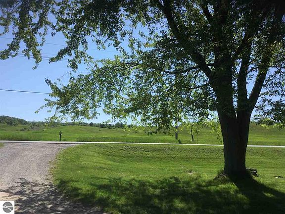 4th image of 9250 S Lake Leelanau Dr