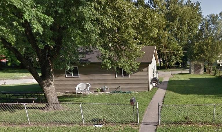 2nd image of 2076 14th St