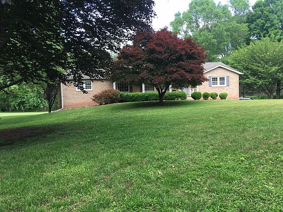 3rd image of 13910 Covantry Ln
