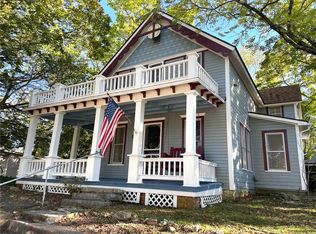 8 Summit St, Eureka Springs, AR 72632