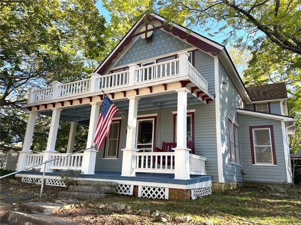 8 Summit St, Eureka Springs, AR 72632