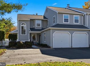 647B Rose Hollow Dr #B, Yardley, PA 19067