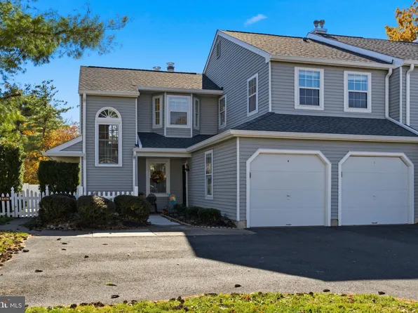 647B Rose Hollow Dr #B, Yardley, PA 19067