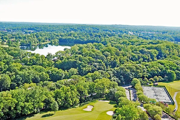 Sold by Magic of Great Neck Realty Inc. | media 49