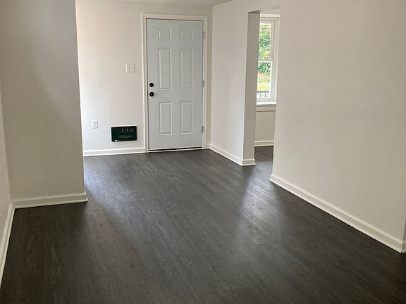 4th image of 2440 Penbrook Ave