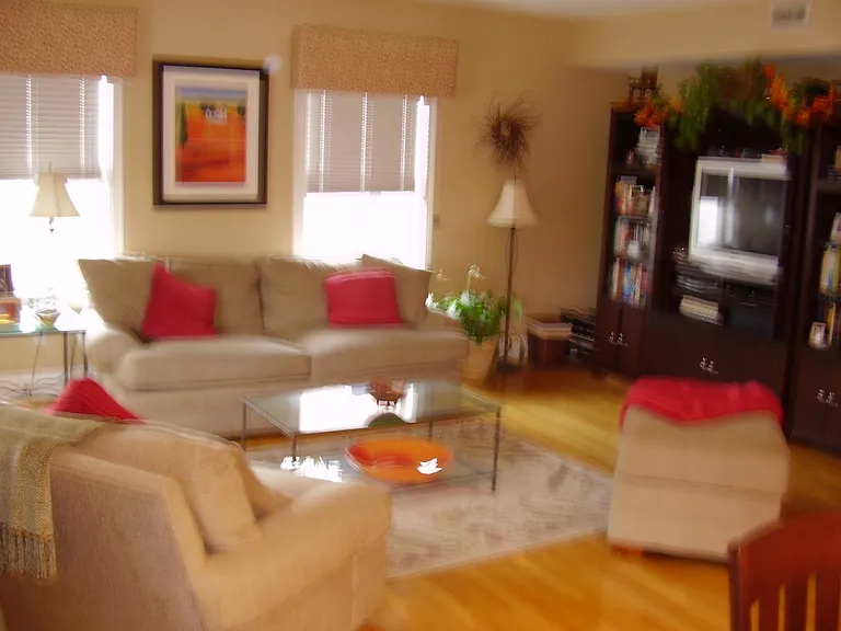 352 W 3rd St #16 — Photo 4