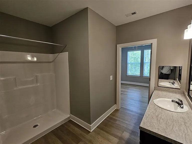 Lakeshore Villas — Photo 15