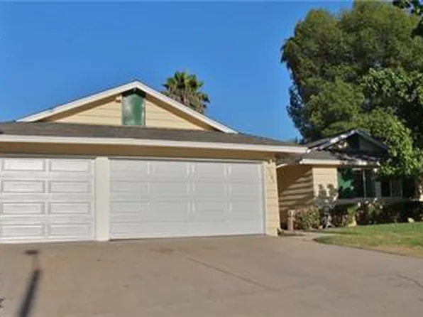 3385 Valencia Hill Dr, Riverside, CA 92507