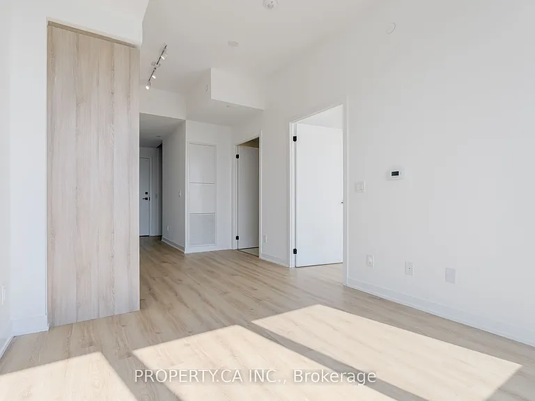 319 Jarvis St #LPH16 — Photo 7