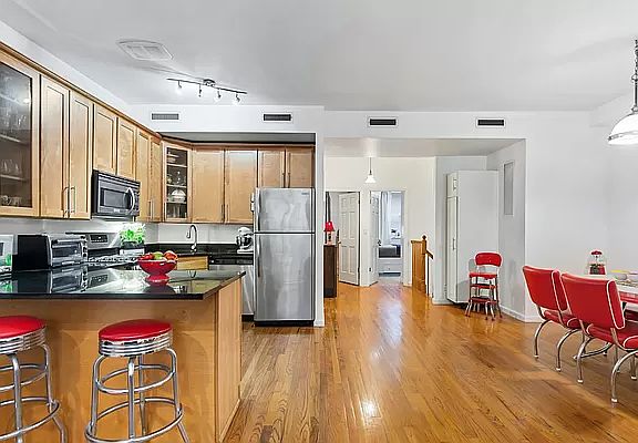 5th image of 965 Kent Ave APT E1