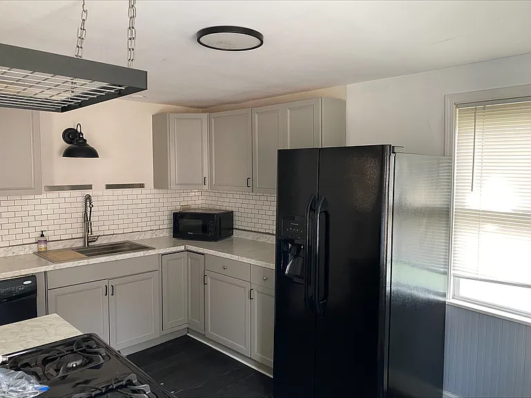 Kitchen (Fridgidaire Appliances)