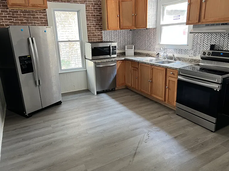 233 Hamilton St — Photo 10
