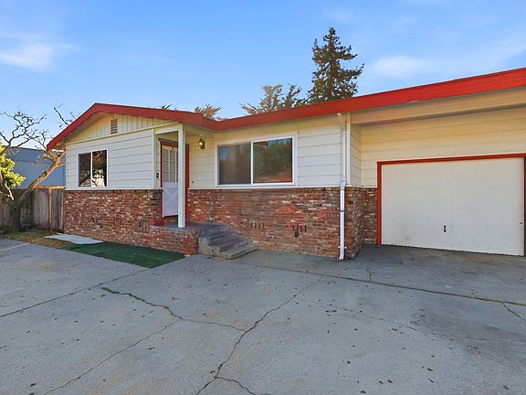 3rd image of 2030 Kinsley St #D