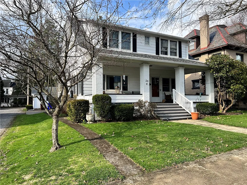 54 Chambers Ave photo 1