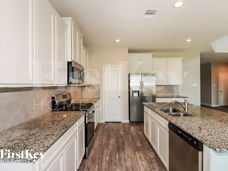 28008 Langsdale Ct — Photo 5
