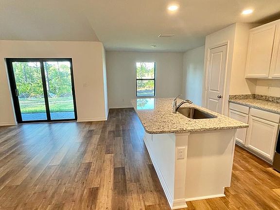 3rd image of 181 Blackstone Dr