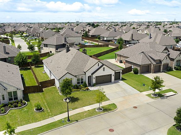 3rd image of 436 Brushwood Ln