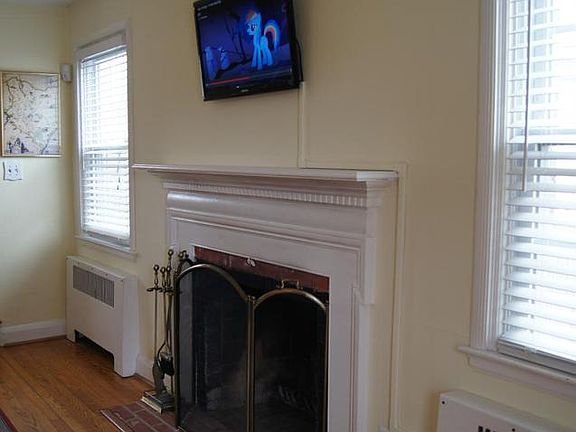 4th image of 102 Maryland Ave
