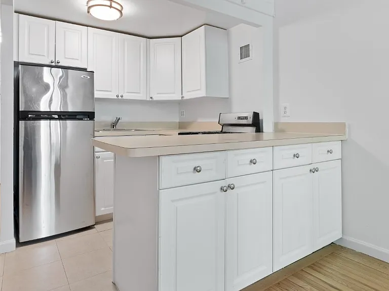 210 E 22nd St #1F — Photo 1